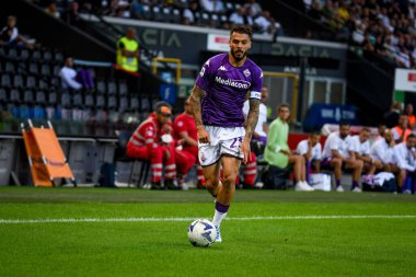 Fiorentina's Lorenzo Venuti portrait in action  during  italian soccer Serie A match Udinese Calcio vs ACF Fiorentina at the Friuli - Dacia Arena stadium in Udine, Italy, August 31, 2022 - Credit: Ettore Griffon