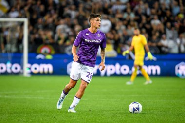Fiorentina's Lucas Martinez Quarta portrait in action  during  italian soccer Serie A match Udinese Calcio vs ACF Fiorentina at the Friuli - Dacia Arena stadium in Udine, Italy, August 31, 2022 - Credit: Ettore Griffon