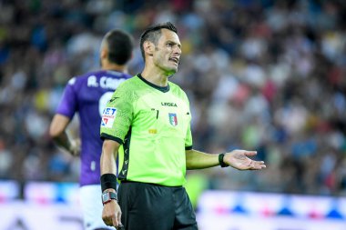 The referee of the match Maurizio Mariani  during  italian soccer Serie A match Udinese Calcio vs ACF Fiorentina at the Friuli - Dacia Arena stadium in Udine, Italy, August 31, 2022 - Credit: Ettore Griffon