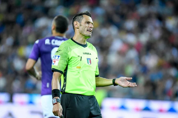 The referee of the match Maurizio Mariani  during  italian soccer Serie A match Udinese Calcio vs ACF Fiorentina at the Friuli - Dacia Arena stadium in Udine, Italy, August 31, 2022 - Credit: Ettore Griffon