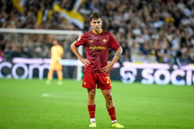 İtalyan futbolu Serie A maçında Roma 'nın Paulo Dybala portresi Udinese Calcio ile AS Roma maçında Udine, İtalya' daki Dacia Arena stadyumunda, Eylül 04, 2022 - Fotoğraf: Ettore Griffon