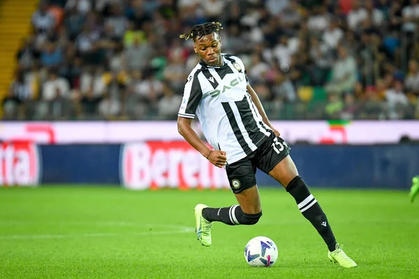 Udinese 'nin Destiny Iyenoma Udogie portresi İtalyan futbolu Serie A maçı sırasında Udinese Calcio ile AS Roma Friuli - Dacia Arena stadyumu, Udine, İtalya' da, Eylül 04, 2022 - Fotoğraf: Ettore Griffon