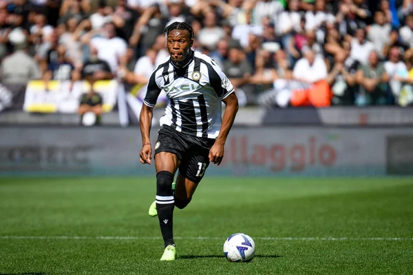 Udinese 'nin Destiny Iyenoma Udogie portresi İtalyan futbolu Serie A maçı sırasında Udinese Calcio' ya karşı Inter - FC Internazionale at the Friuli - Dacia Arena stadyumu, Udine, İtalya, 18 Eylül 2022