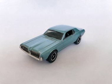 Klasik eski araba ölçeği modeli mini