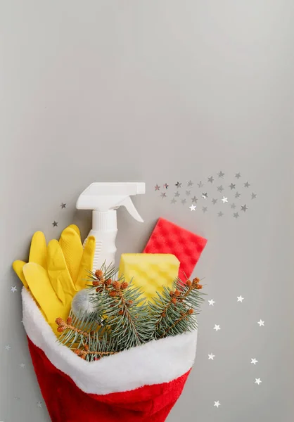 Limpieza Navidad Compras Navidad Herramientas Limpieza Decoraciones Navideñas Santa Hat —  Fotos de Stock