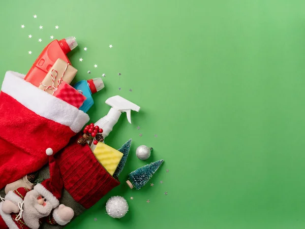 Limpieza Navidad Compras Navidad Herramientas Limpieza Decoraciones Navideñas Santa Hat —  Fotos de Stock