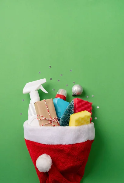 Limpieza Navidad Compras Navidad Herramientas Limpieza Decoraciones Navideñas Santa Hat — Foto de Stock