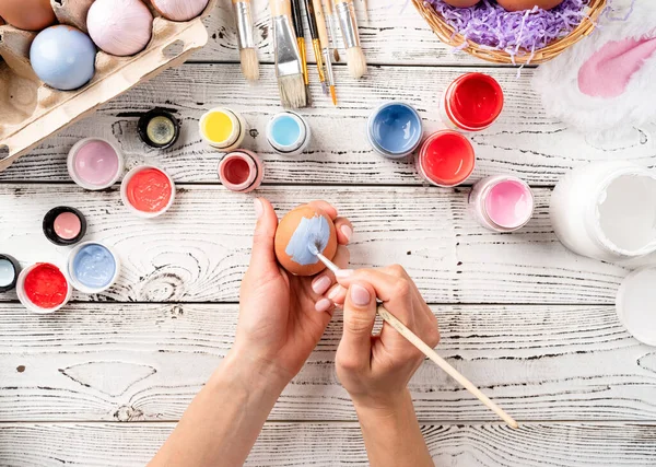 Mujer Preparándose Para Pascua Decoración Del Hogar Para Vacaciones Las — Foto de Stock