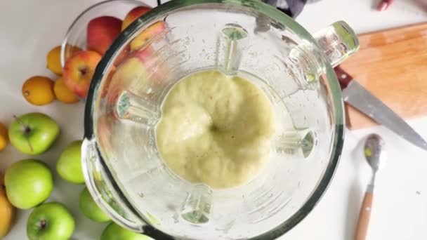 Top view of working blender with healthy smoothie — 图库视频影像