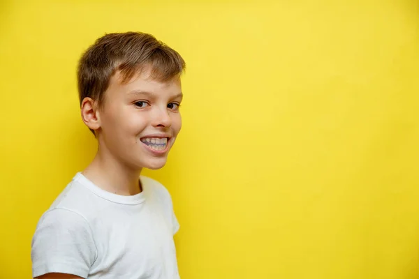 Boy wearing night-guard case — Stock Photo, Image