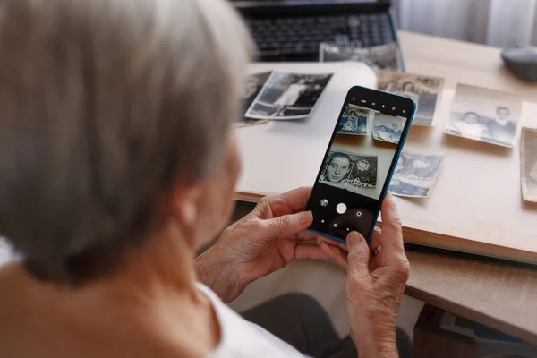 Senior woman is taking photo by phone — Foto Stock