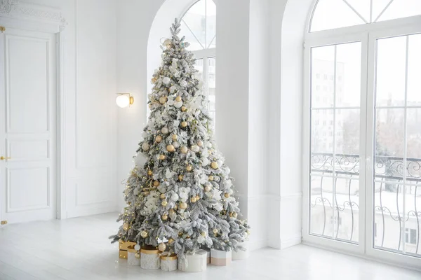 Árbol Año Nuevo Habitación Clásica Decorada Navidad Año Nuevo Árbol — Foto de Stock