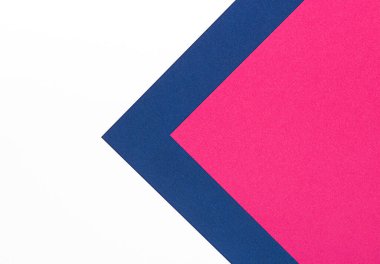 Beyaz arkaplanda kırmızı ve mavi geometrik şekiller