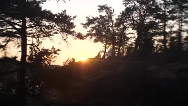 Solnedgång landskap. Sjunkande sol en höstkväll. — Stockvideo