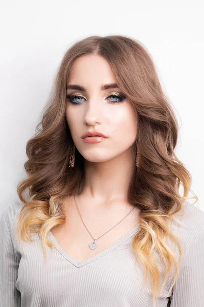 Detailní Portrét Mladé Modelky Jasným Make Upem Sexy Rty Holka — Stock fotografie