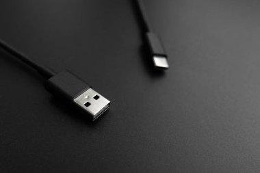 Bağlantı kabloları usb tip C ve tip A kabloları. Eski ve modern standart