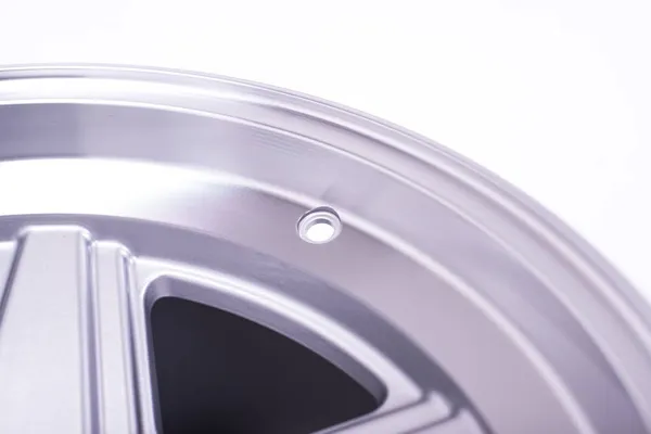 Mercedes Classic Дюймовым Серебристым Колесом — стоковое фото