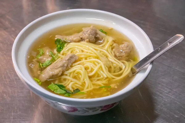 Taiwanese Noodle Soup Close Traditional Homemade Hot Yellow Noodle Pork — Stok fotoğraf