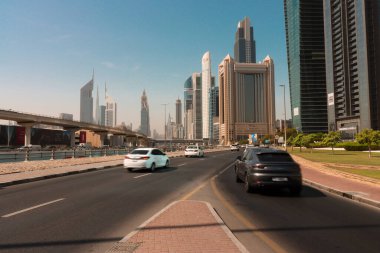 Şeyh Zayed Yolu 'na bak