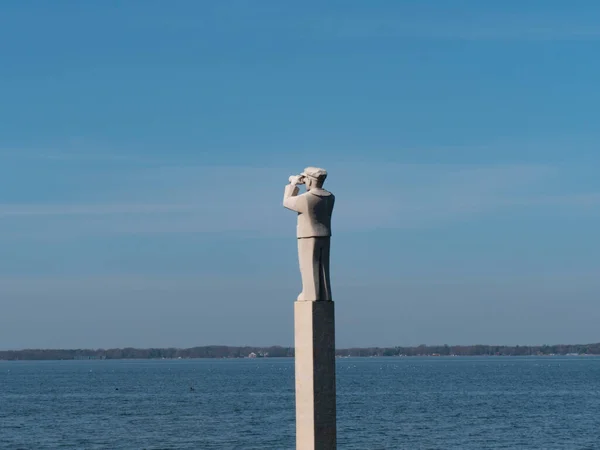 Escultura del capitán del puerto en el Steinhuder Meer, Baja Sajonia, Alemania — Foto de Stock