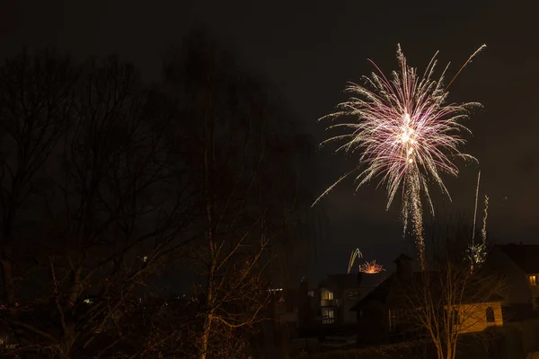 Kleurrijke Vonk Sterren Van Een New Years Eve Raket Hoge — Stockfoto