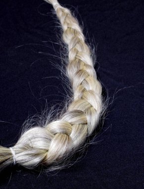 Koyu arkaplanda gri örgü