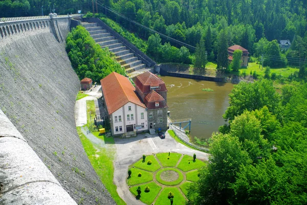 Pilchowice, Wlen, Lower Silesia, Polonya 13 Temmuz 2021 Barajı ve Hidroelektrik Santrali Üst Manzara
