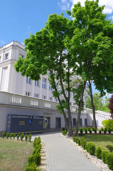 Varşova, Mazowieckie, Polonya, 15 Mayıs 2022 Askeri Teknoloji Üniversitesi kütüphanesi. WAT