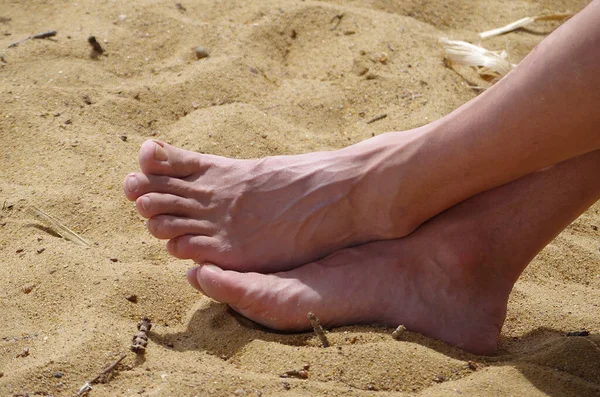 Mannen Voeten Het Strand Van Stad — Stockfoto