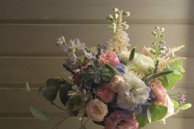 Damadın mutlu düğün günlerinde gelinine vereceği narin ve çok güzel bir buket..