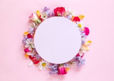 Kopya alanı olan çiçek bileşimi