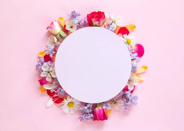 Kopya alanı olan çiçek bileşimi