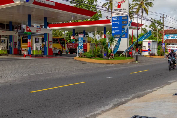 Die Pertamina Tankstelle Schien Beginn Der Öffnung Der Aktivitätsbeschränkungen Während — Stockfoto