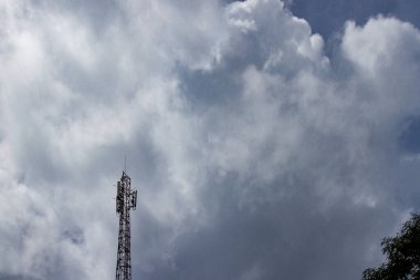 Üs alıcı-verici istasyonu, telekomünikasyon ağı sinyalini açmak için az gelişmiş bölgelere ulaştı. Selo, Boyolali Merkez Java.