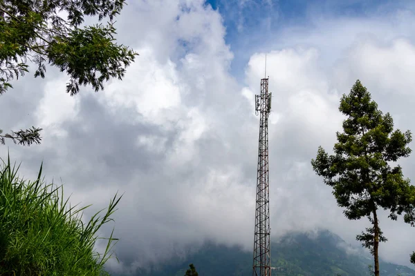 Die Basisstation Hat Unterentwickelte Gebiete Erreicht Das Signal Des Telekommunikationsnetzes — Stockfoto