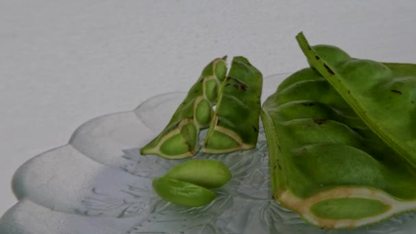 Vista Lateral Pedaços Frutas Feijão Amargo São Verdes Sementes Foram — Vídeo de Stock