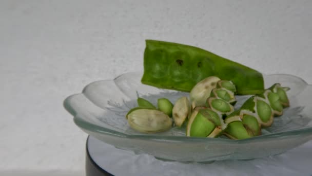 Vue Latérale Les Morceaux Fruits Haricot Amer Sont Verts Les — Video