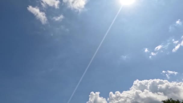Zeitraffer Der Bewegung Weißer Wolken Blauen Himmel Das Wetter Wechselt — Stockvideo