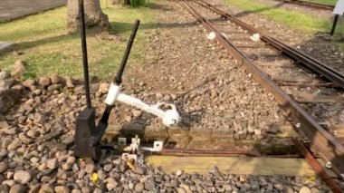 El ile işletilen eski demiryolu hatlarını taşımak için bir araç, Ambarawa, Central Java 'daki Endonezya demiryolu müzesinin bir koleksiyonu.