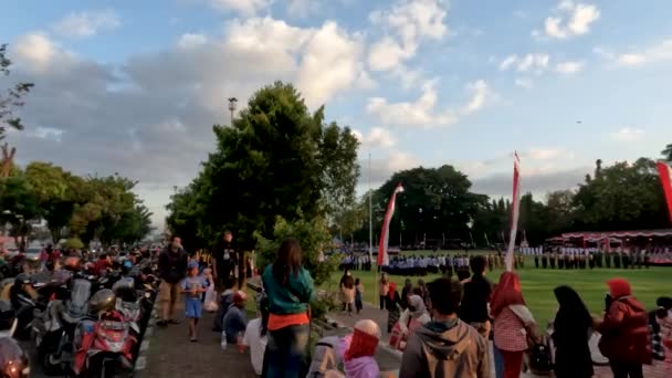 Yogyakarta Indonesia August 2022 People Denggung Square Witness Flag Lowering — Stockvideo