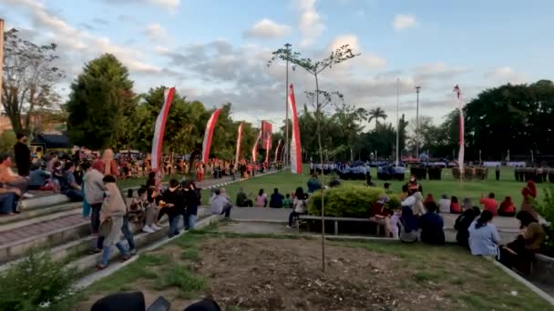 Yogyakarta Indonesia August 2022 People Denggung Square Witness Flag Lowering — Vídeo de stock