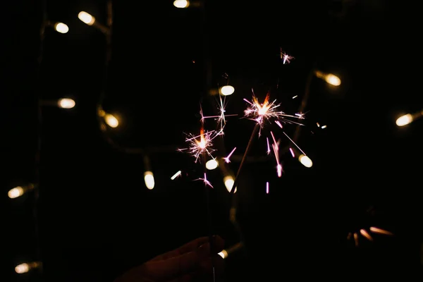 Koyu arkaplanda maytap