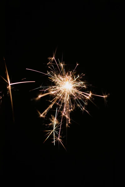 Koyu arkaplanda maytap