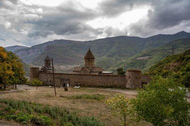 Tatev 'in en güzel manastır komplekslerinden biri Ermenistan' ın güneyindedir.