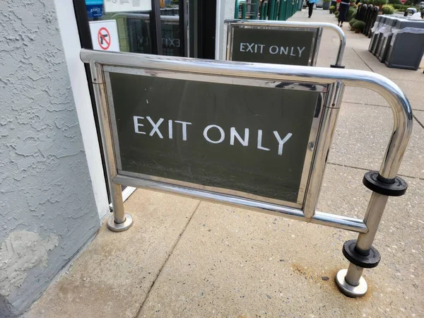 Devon Pennsylvania September 2021 Exit Only Sign Show Customers Local — 图库照片