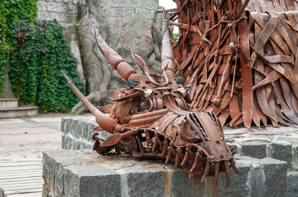 Cabeça Dragão Ferro Enferrujado Imagem Pedra — Fotografia de Stock