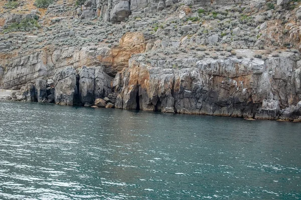 Karadeniz ve kayaların birleşimi