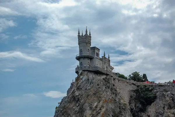 Castello Sulla Vista Delle Montagne Contro Composizione Del Cielo — Foto Stock