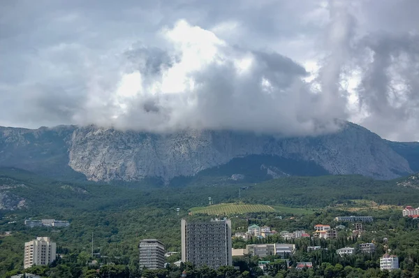 Bergen Uitzicht Tegen Hemel Een Wolkenlandschap — Stockfoto