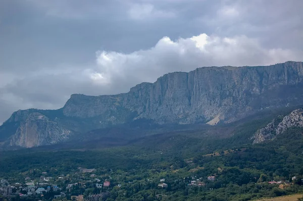 Berg Utsikt Mot Himlen Och Moln Landskap — Stockfoto